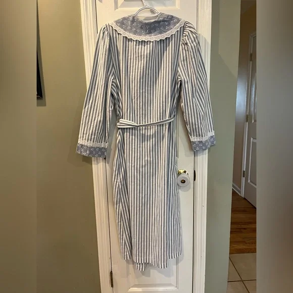 Vintage Willow Creek Blue and White Striped Cotton with Lace Trim Wrap Dress M - Picture 7 of 7